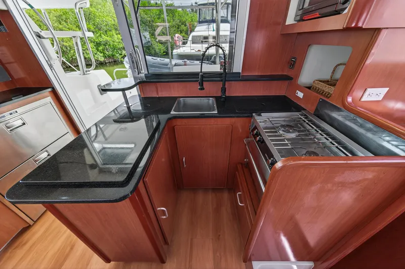 Cocoa Bella Yacht Photos Pics 