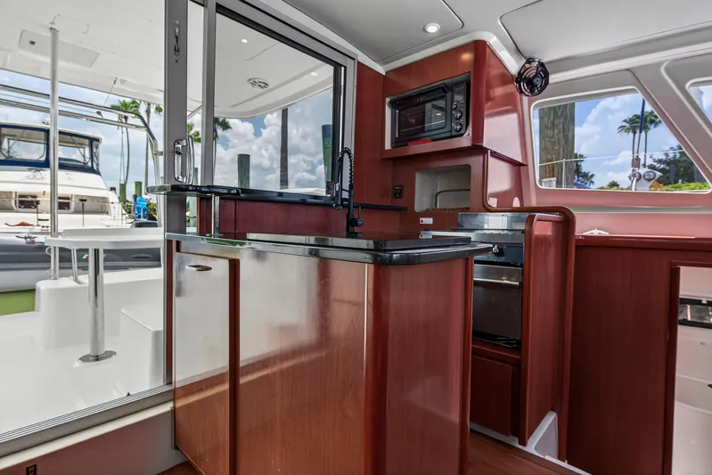 Cocoa Bella Yacht Photos Pics 