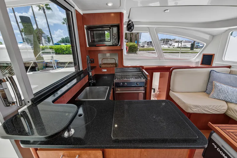 Cocoa Bella Yacht Photos Pics 