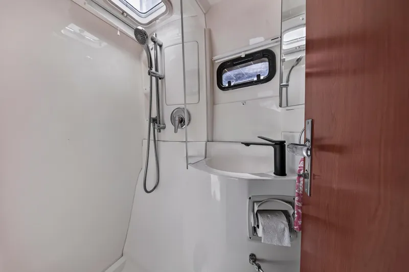 Cocoa Bella Yacht Photos Pics 