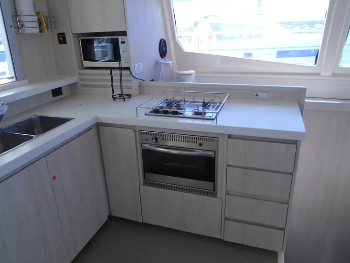  Yacht Photos Pics Leopard 51 Powercat 2016 kitchen area with stove and oven.