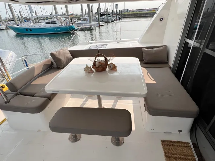  Yacht Photos Pics Leopard 51 Powercat 2016, cozy seating area with table in marina.