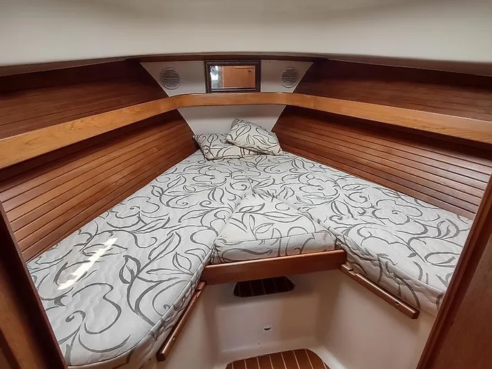 Aweigh Yacht Photos Pics 2001 Mainship Pilot 34 Sedan cabin with cozy bed and wooden interior.