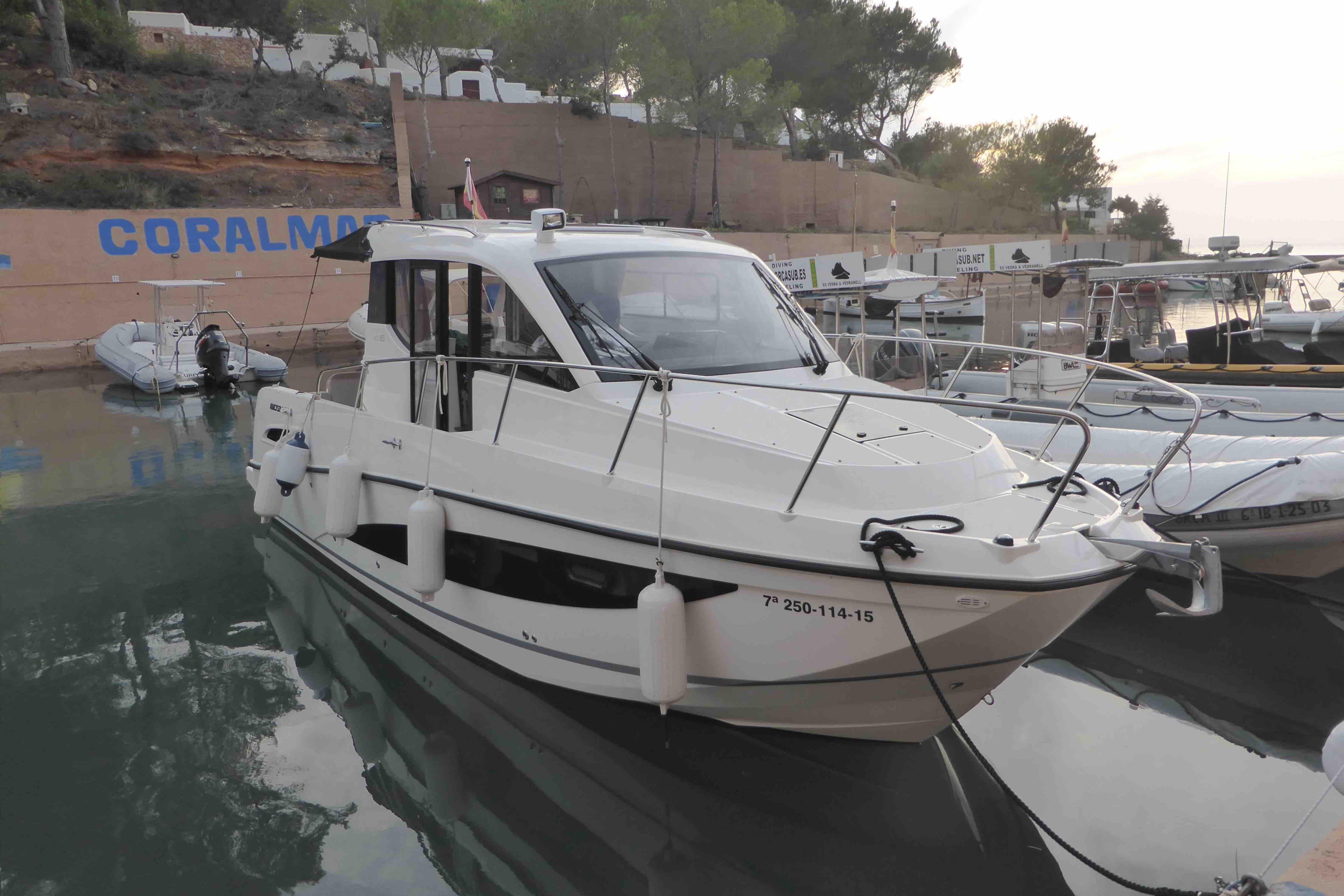 2015 Quicksilver 855