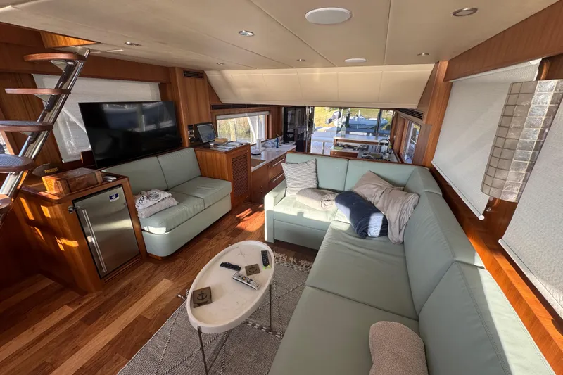 Daddy-o Yacht Photos Pics Luxurious interior of 2023 Outer Reef Yachts 670 Azure Motoryacht with modern furnishings.