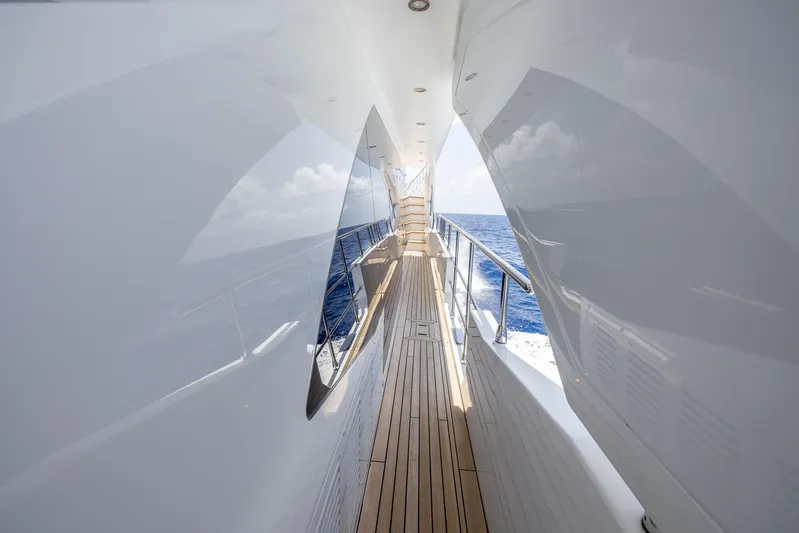 Captain Morgan II Yacht Photos Pics 