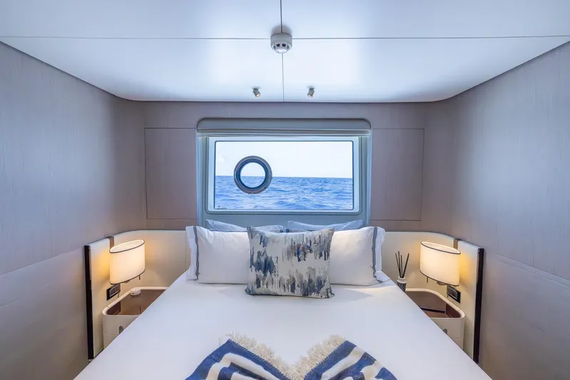 Captain Morgan II Yacht Photos Pics 