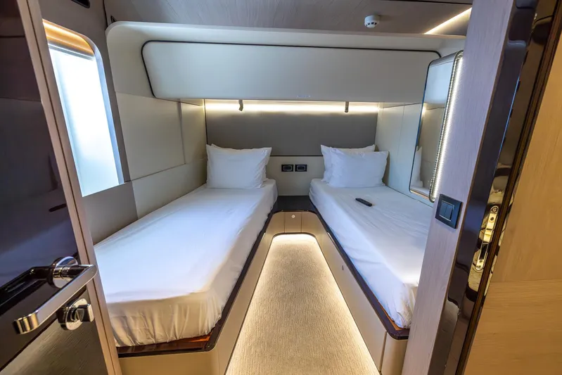 Captain Morgan II Yacht Photos Pics 