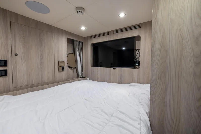 Captain Morgan II Yacht Photos Pics 