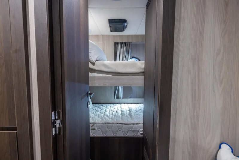 Captain Morgan II Yacht Photos Pics 