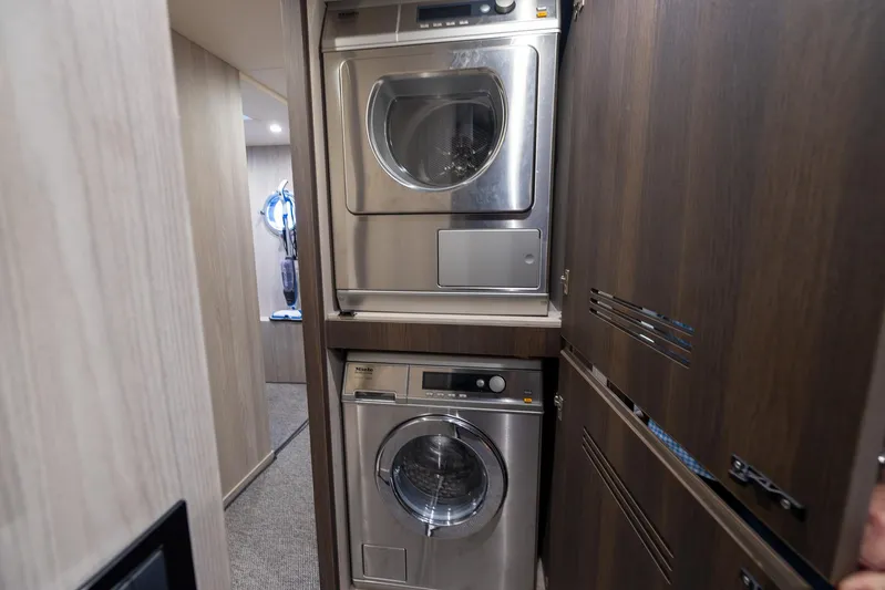 Captain Morgan II Yacht Photos Pics 