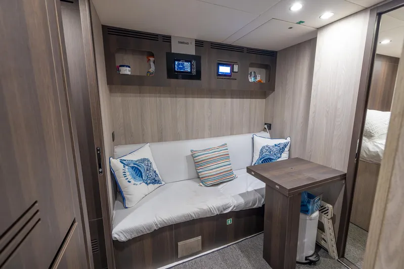 Captain Morgan II Yacht Photos Pics 