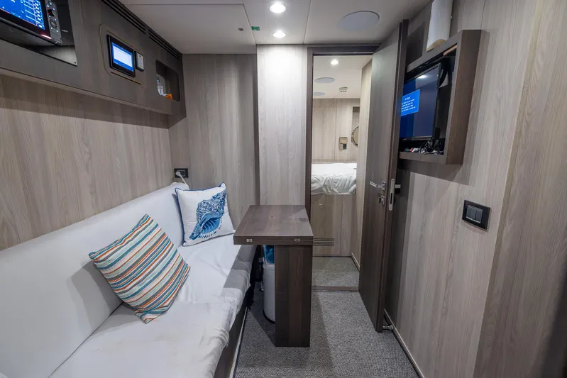 Captain Morgan II Yacht Photos Pics 