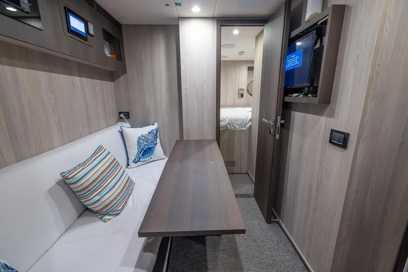 Captain Morgan II Yacht Photos Pics 