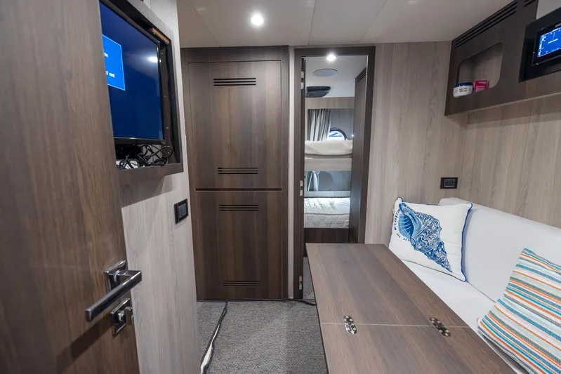 Captain Morgan II Yacht Photos Pics 