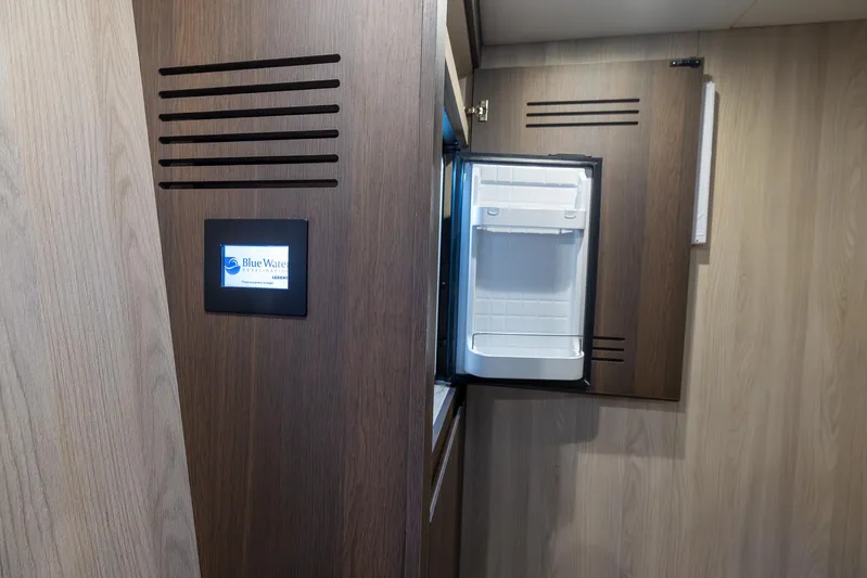 Captain Morgan II Yacht Photos Pics 