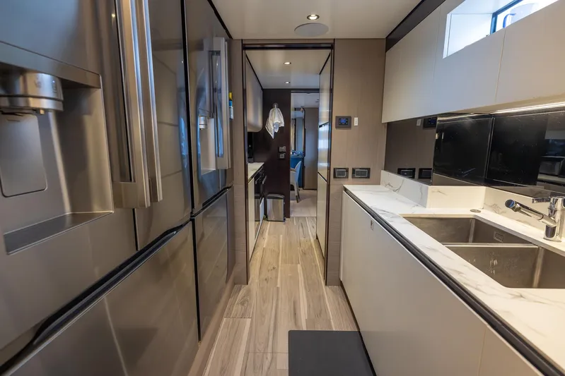 Captain Morgan II Yacht Photos Pics 