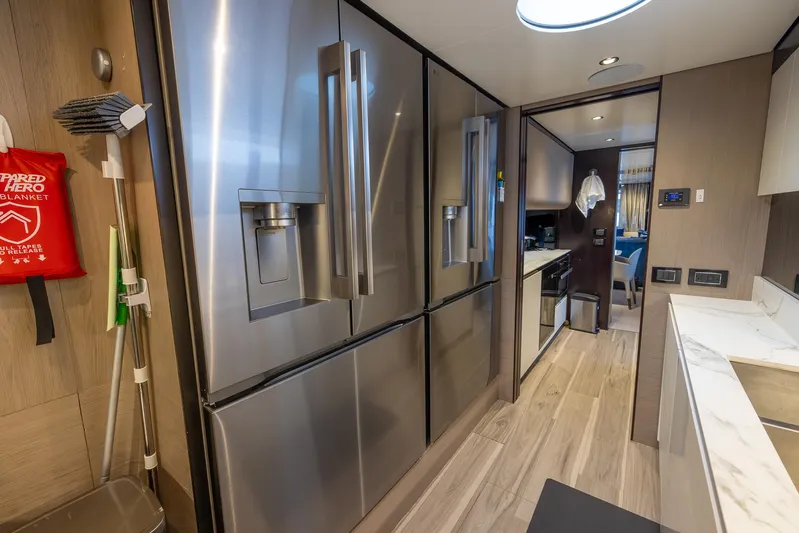 Captain Morgan II Yacht Photos Pics 