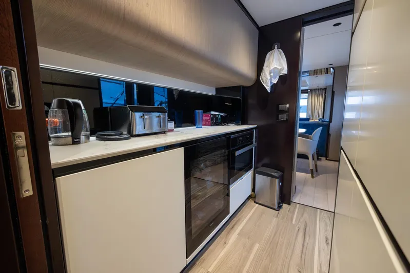 Captain Morgan II Yacht Photos Pics 