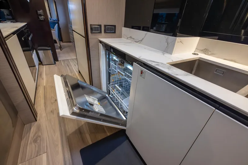 Captain Morgan II Yacht Photos Pics 