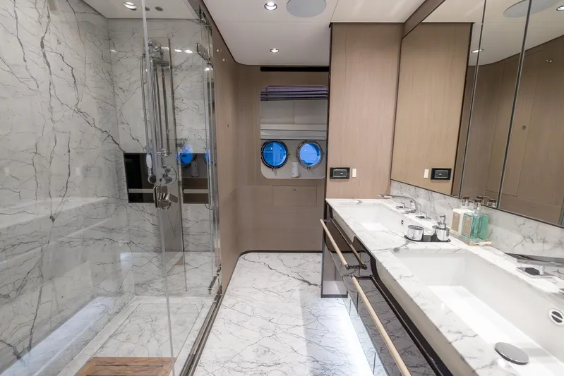 Captain Morgan II Yacht Photos Pics 