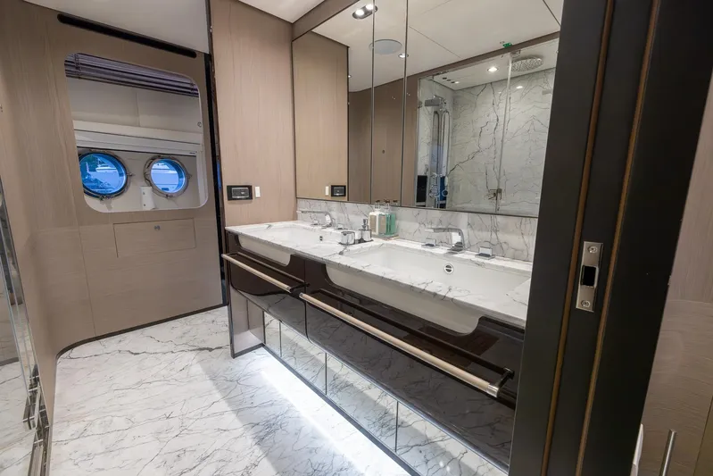 Captain Morgan II Yacht Photos Pics 