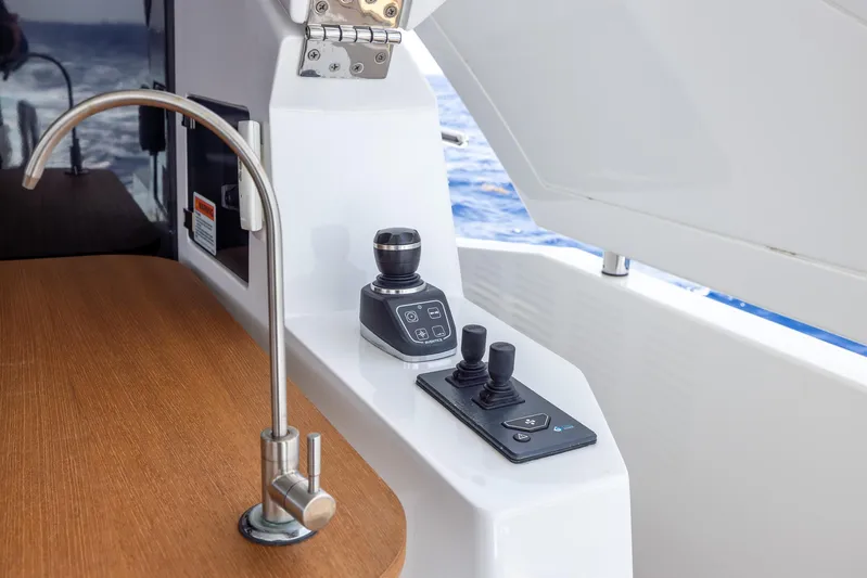 Captain Morgan II Yacht Photos Pics 