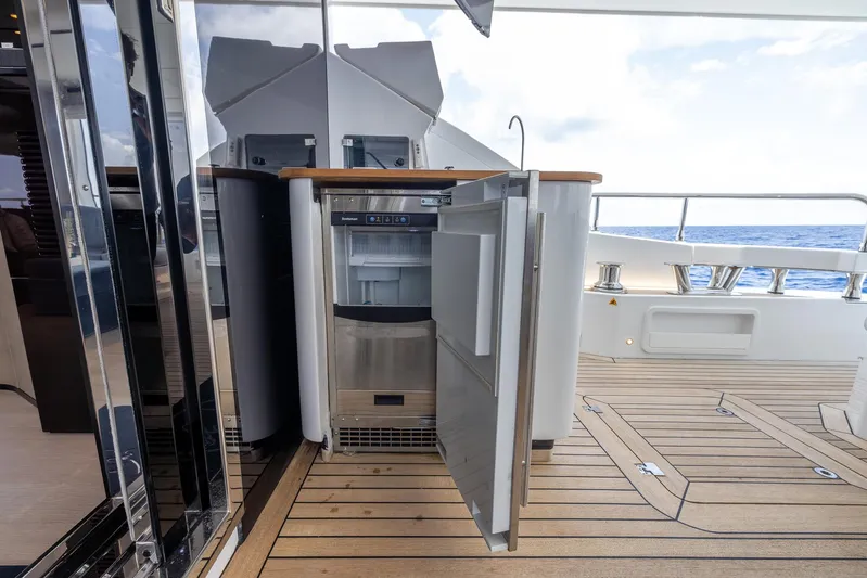 Captain Morgan II Yacht Photos Pics 