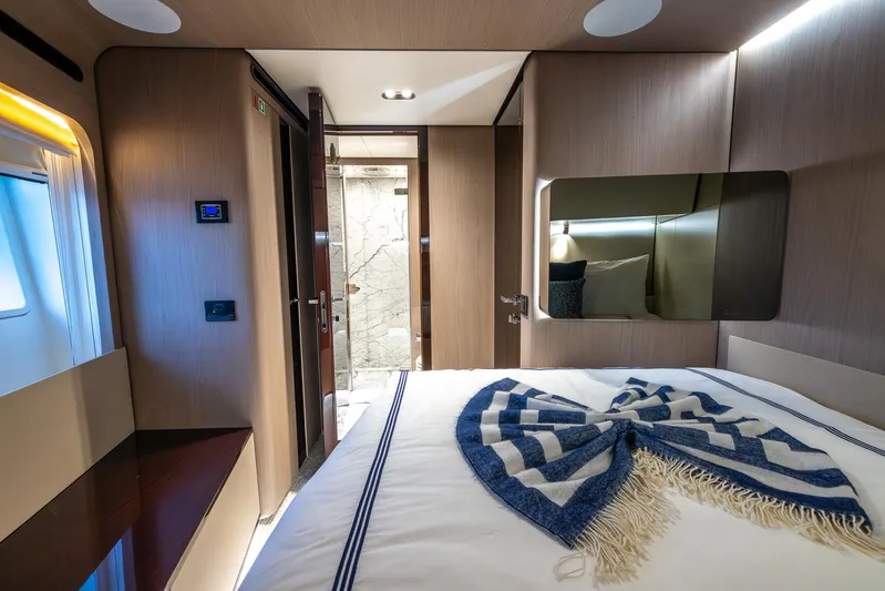 Captain Morgan II Yacht Photos Pics 