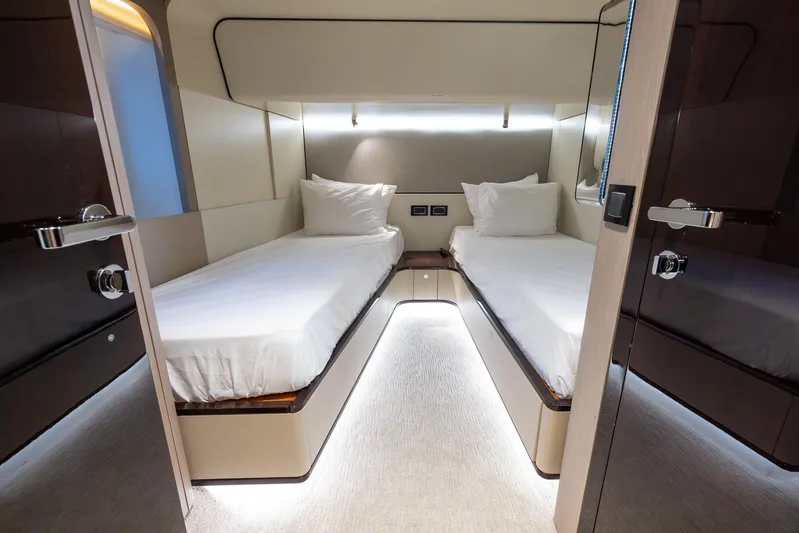 Captain Morgan II Yacht Photos Pics 