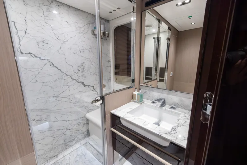 Captain Morgan II Yacht Photos Pics 