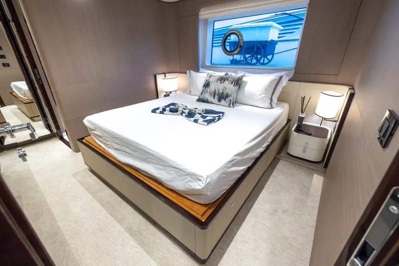 Captain Morgan II Yacht Photos Pics 