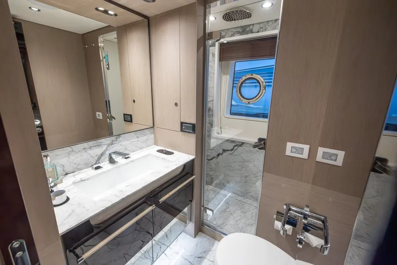 Captain Morgan II Yacht Photos Pics 