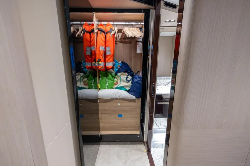 Captain Morgan II Yacht Photos Pics 