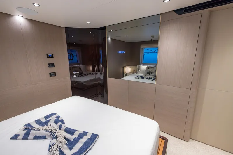 Captain Morgan II Yacht Photos Pics 