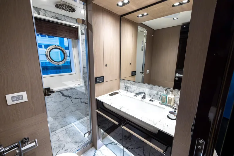 Captain Morgan II Yacht Photos Pics 