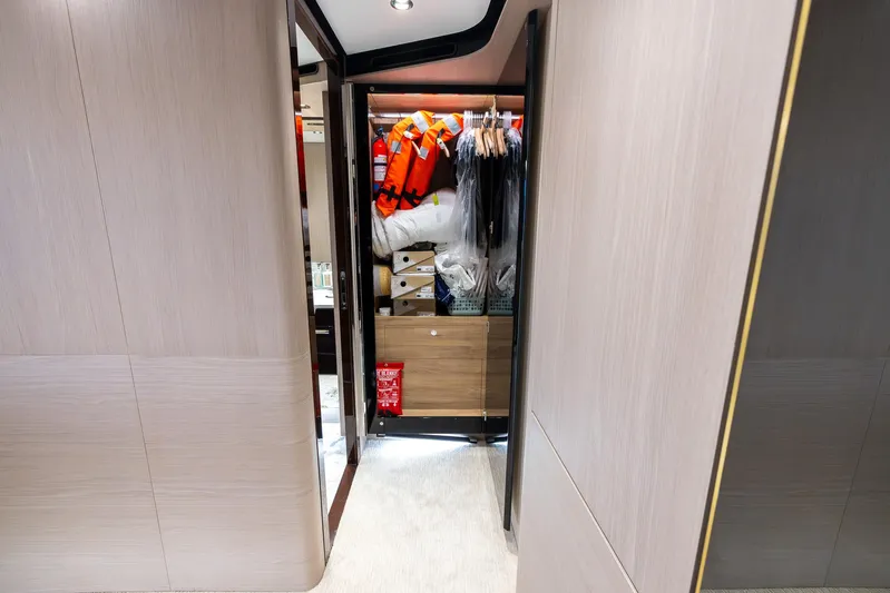 Captain Morgan II Yacht Photos Pics 