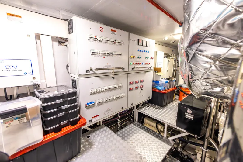 Captain Morgan II Yacht Photos Pics 