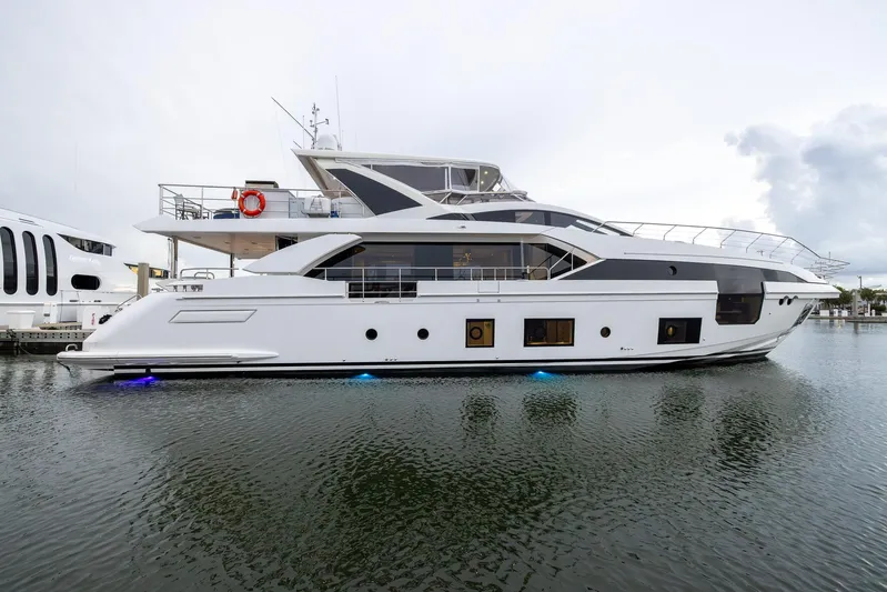 Captain Morgan II Yacht Photos Pics 