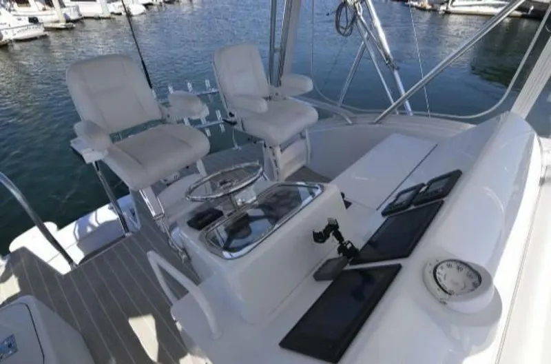 Burnin Daylight Yacht Photos Pics 2006 Hatteras 50 Convertible yacht helm with dual seats and navigation equipment.