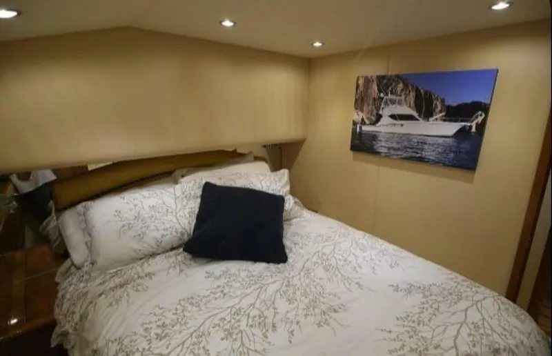 Burnin Daylight Yacht Photos Pics Cozy bedroom in 2006 Hatteras 50 Convertible yacht with nautical decor.