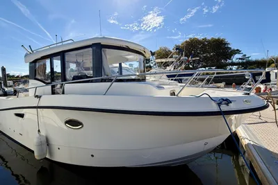 2017 Quicksilver Captur 905 Pilothouse