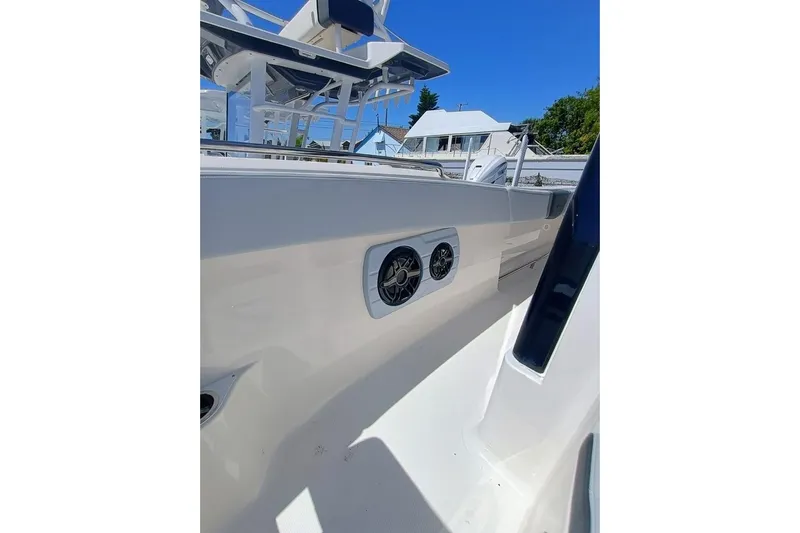 300-115 Yacht Photos Pics 2025 Robalo R300 Center Console boat interior with speakers, white and blue design.