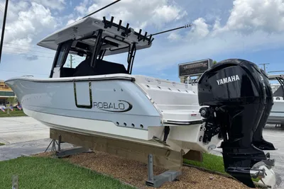 Robalo R300 Center Console
