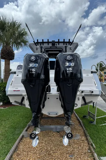300-115 Yacht Photos Pics 2025 Robalo R300 Center Console with twin 300 V6 engines, displayed outdoors.