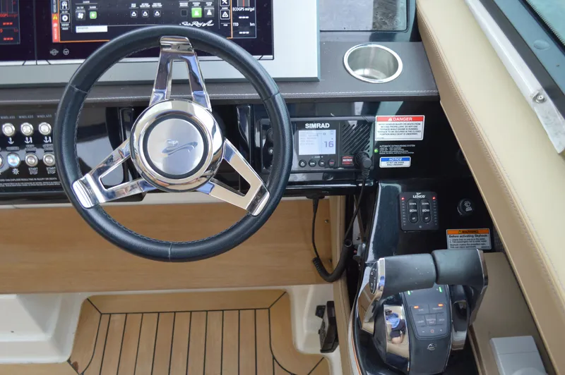 La Santa Yacht Photos Pics Steering wheel and controls of 2019 Sea Ray SLX 400 Outboard boat.