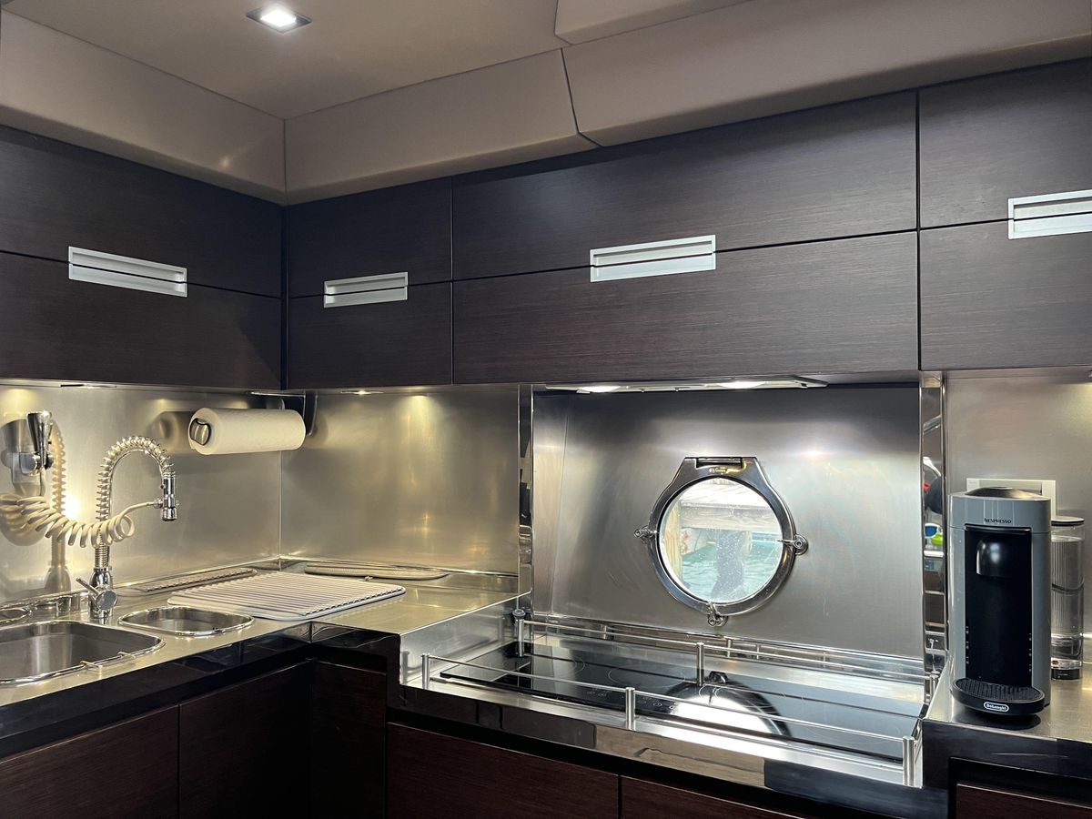 2008 Azimut 62 