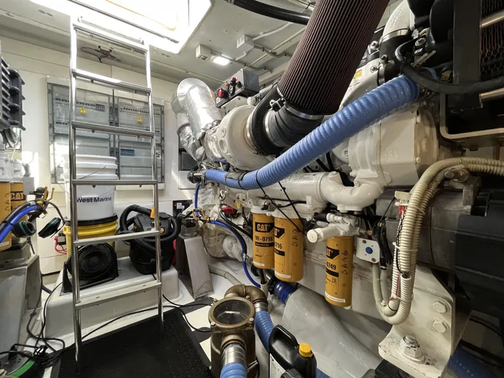 62 Azimut 62s Yacht Photos Pics Engine room of a 2008 Azimut 62S yacht, featuring mechanical components and a ladder.