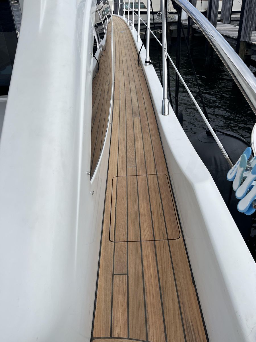 2008 Azimut 62 