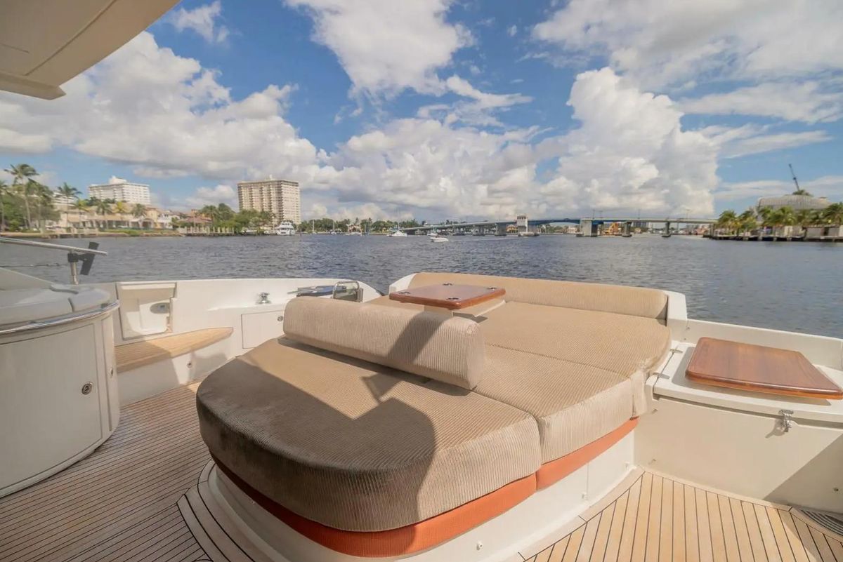 2008 Azimut 62 